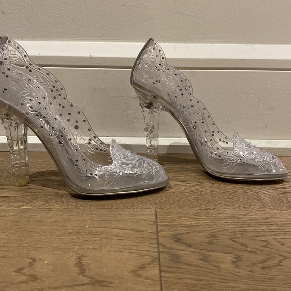 DOLCE & GABBANA Cinderella Crystal-embellished Pvc Pumps In Silver - Picture 7 of 8